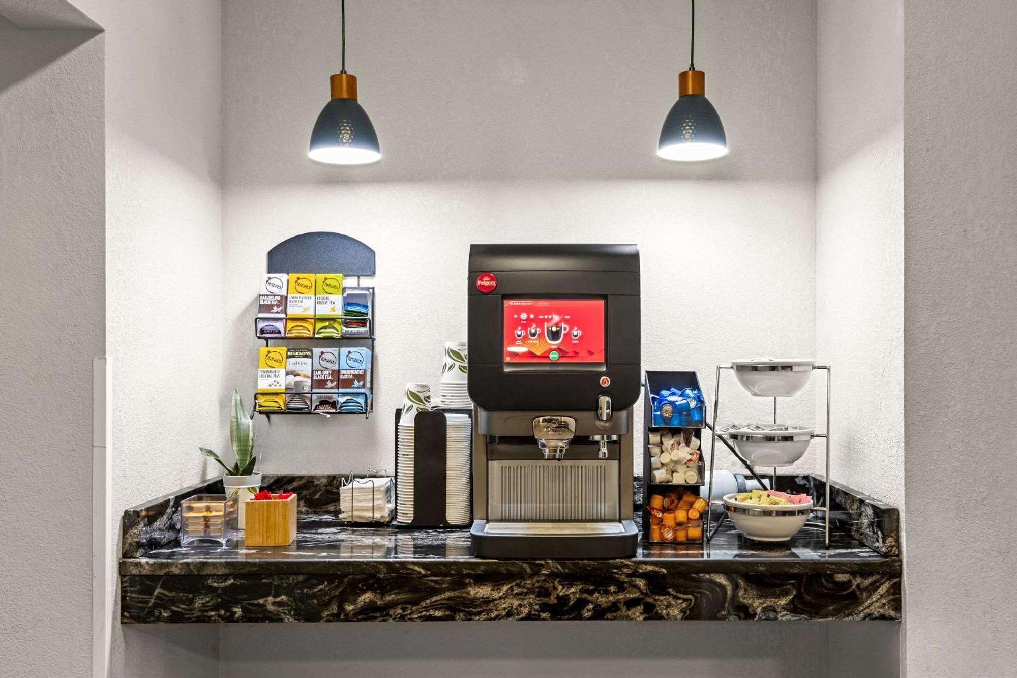 Hotel Concord Syracuse, Ascend Hotel Collection East Syracuse Εξωτερικό φωτογραφία