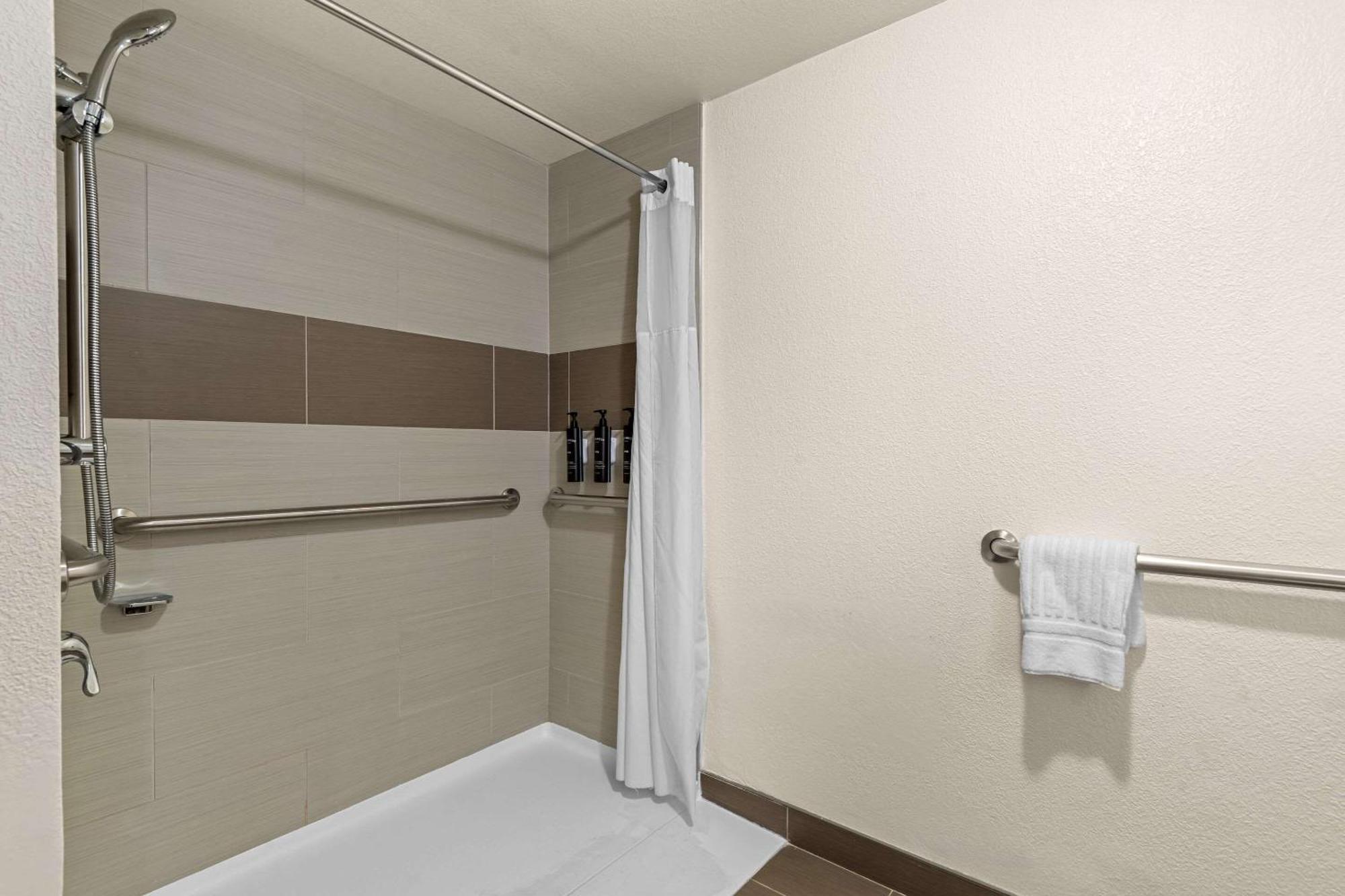 Hotel Concord Syracuse, Ascend Hotel Collection East Syracuse Εξωτερικό φωτογραφία